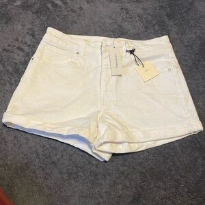 NWT Francesca’s tgla white cuffed shorts size 26 NEVER WORN